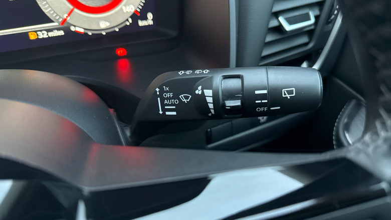 Nissan Qashqai 1.3 DiG-T MH N-Connecta 5dr Petrol Hatchback